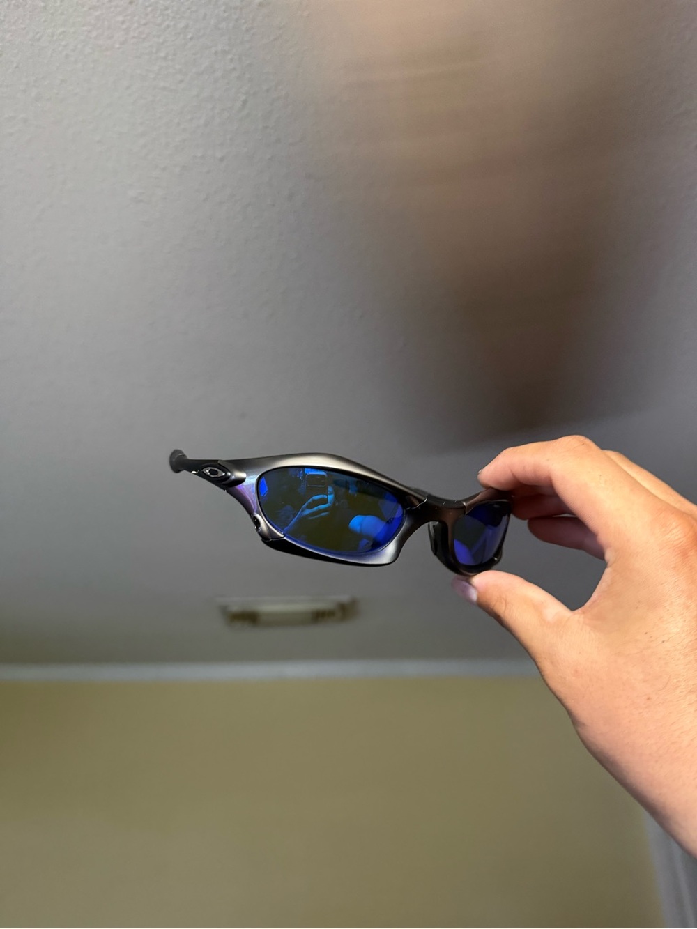 OaksMen’s Metallic Black Sunglasses with Blue Mirrored Lenses